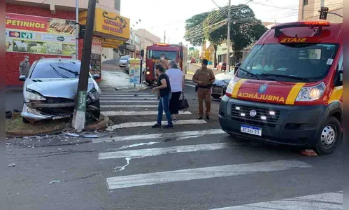 Colisão entre dois carros deixa pessoa ferida em Ivaiporã