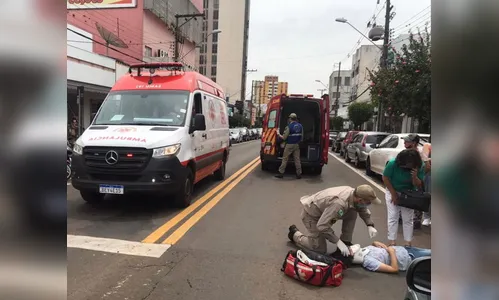 Após batida, moto perde o controle e atropela pedestre