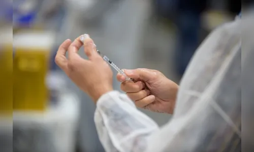 Arapongas aplica 3ª dose para todos com mais de 18 anos