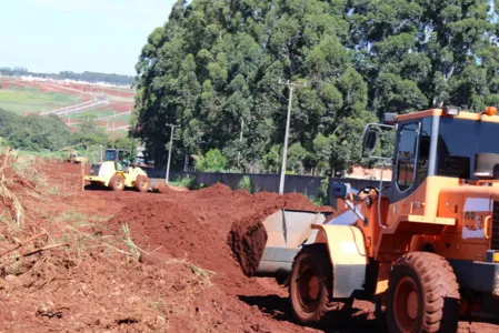 Arapongas realiza readequações em vias no Parque Industrial