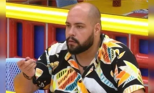 BBB22: Tiago sente fortes dores e é socorrido por colegas