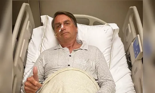 Bolsonaro é internado novamente após sentir dores abdominais