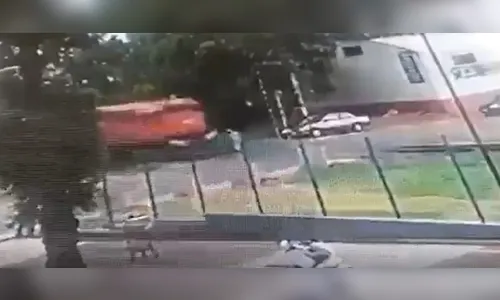Câmera flagra idoso sendo atropelado por trem em Cambé