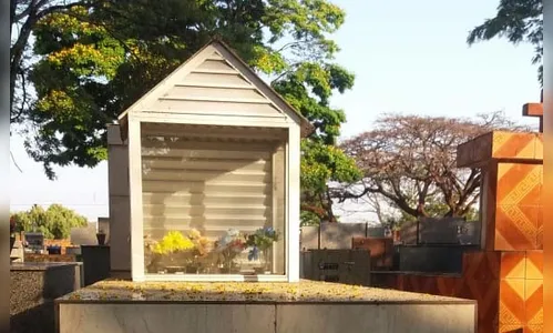 Capela é furtada de sepultura no Cemitério de Ivaiporã