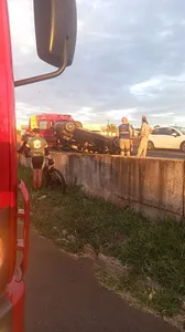 Capotamento interdita parte da BR-369 em Arapongas