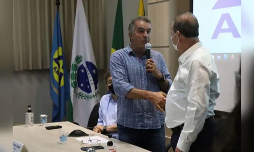 Carlos Gil assume presidência da Amuvi prometendo muita luta