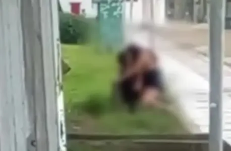 Casal é flagrado fazendo sexo em orla de praia em Santos