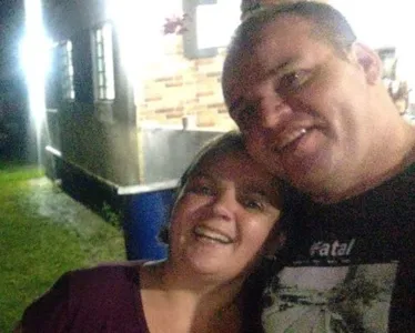 Casal em motocicleta morre após ser atingido por raio