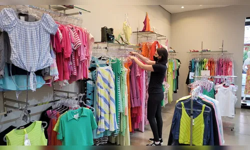 Comércio atende em horário especial neste domingo (19)