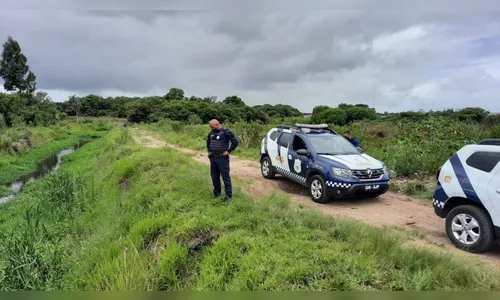 Corpo de homem nu é encontrado às margens de rio