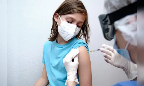 Crianças que tomaram vacina de adulto devem ser monitoradas