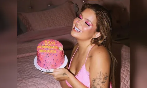 De lingerie, Viih Tube comemora 21 milhões de seguidores