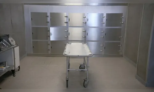 Declarado morto, homem vivo fica 7 horas em refrigerador