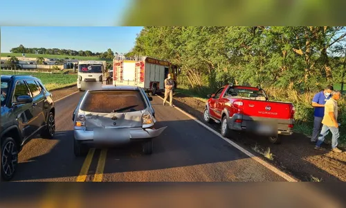 Uma  pessoa fica ferida em acidente envolvendo três carros