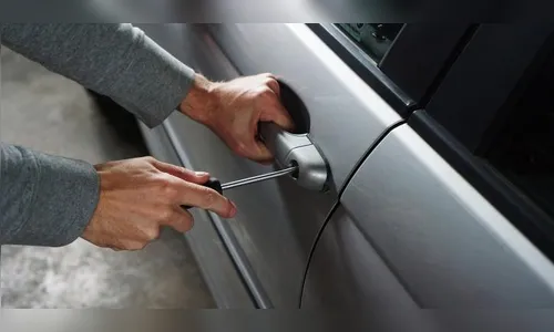 Dois carros são furtados no Jardim Apucarana