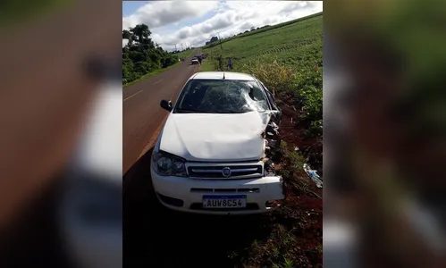 Dois jovens morrem em batida entre carro e motocicleta no PR