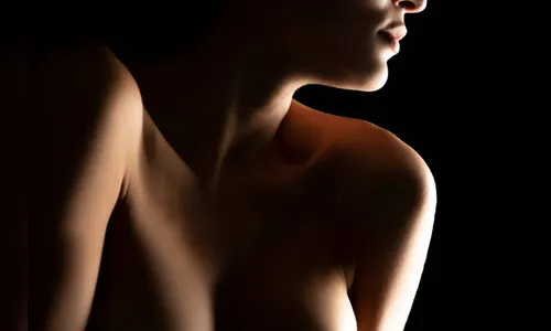 Esposa enfurecida publica fotos nuas da amante do marido