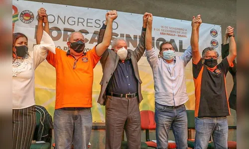 'Estou me dispondo a voltar a ser candidato', diz Lula