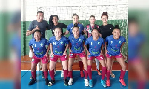 Futsal feminino de Apucarana conquista título regional