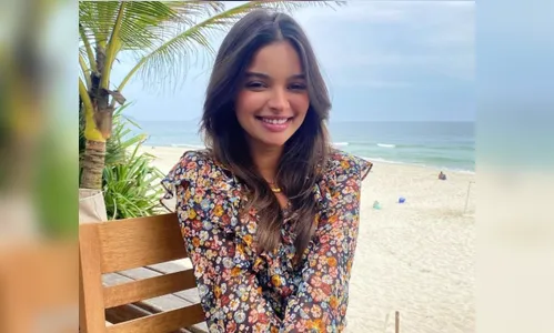 Gabriella Mustafá posa de maiô e recebe elogios no Insta