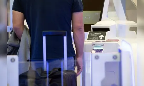 Governo adota quarentena para viajantes não vacinados