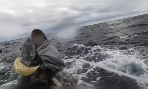 Homem de 69 anos passa 22 horas à deriva no mar