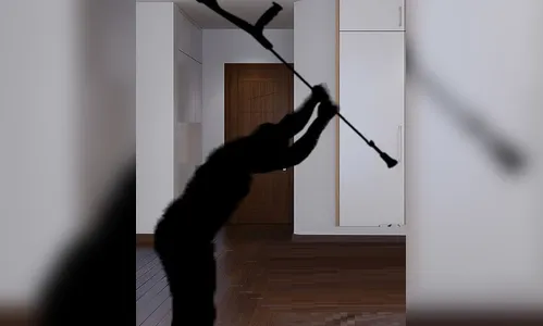 Homem é detido depois de bater em mulher com muleta