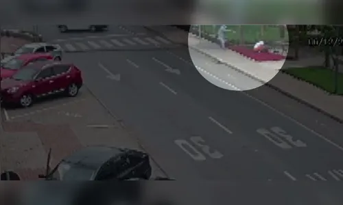 Homem é morto com cerca de 12 tiros em frente a Fórum no PR