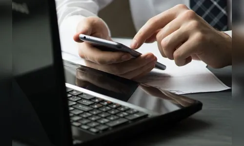 Homem finge ser ginecologista e realiza exames na internet