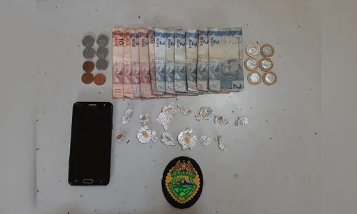 Homem que vendia drogas em praça de Arapongas é preso