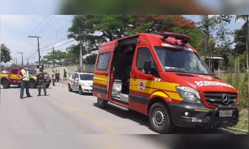 Idoso vestido de Papai Noel morre após cair de caminhão