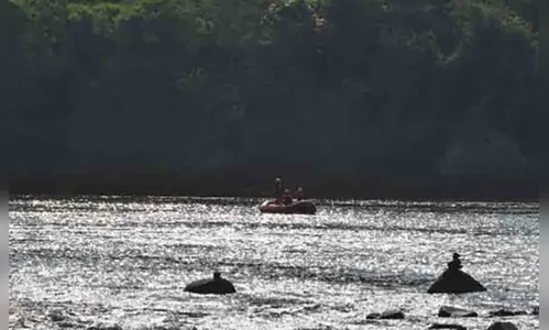 Bombeiros são acionados para buscas de desaparecido em rio