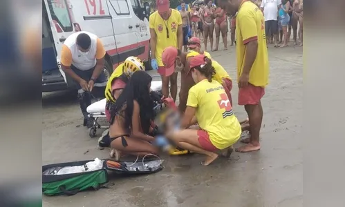 Jovem morre afogado após entrar no mar para buscar bola