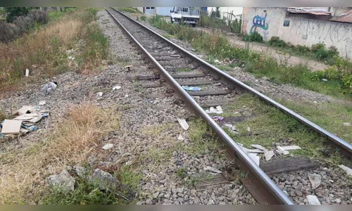 Jovem morre atropelado por trem em Curitiba