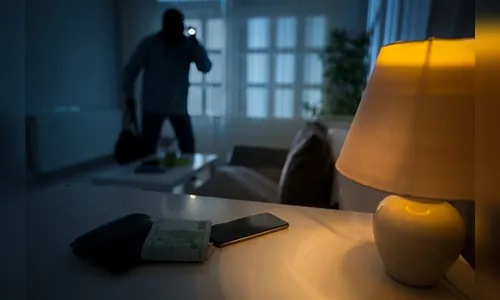 Ladrão invade casa em Apucarana e leva cheques e cartões