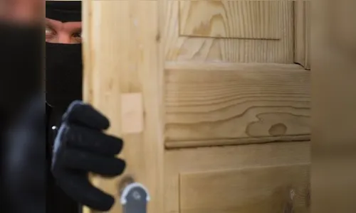 Ladrões arrombam loja na área central de Apucarana