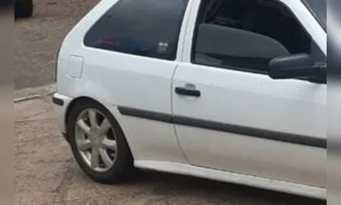 Ladrões quebram vidro e furtam Gol em Apucarana