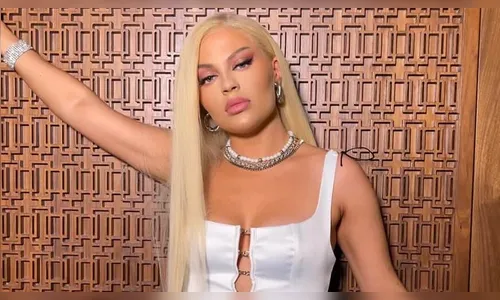 Luisa Sonza esfrega calça de fã nas partes íntimas