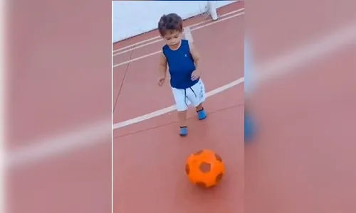 Mãe de Marília publica vídeo do filho da cantora brincando