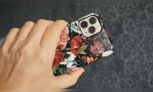 Marido ciumento agride mulher e quebra iPhone 11 em briga