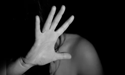 Marido tenta matar mulher com golpes de chave de fenda