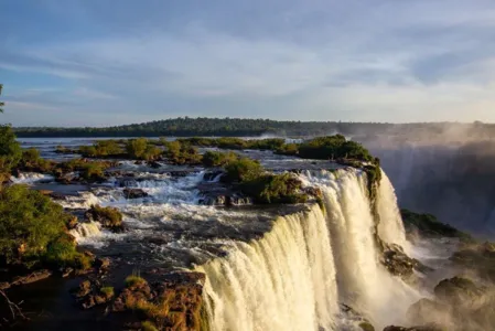 Marinha suspende passeios de barco na região das Cataratas