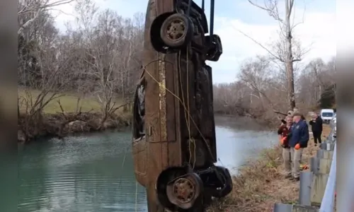 Mergulhador encontra carro com corpos sumidos há 21 anos