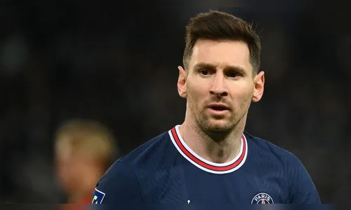 Messi se recupera da covid-19 e viaja para a França