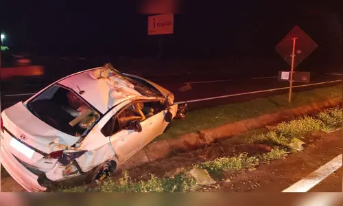 Motorista capota carro e é preso com 1 tonelada de maconha