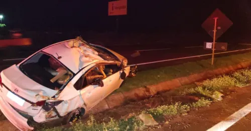 Motorista capota carro e é preso com 1 tonelada de maconha