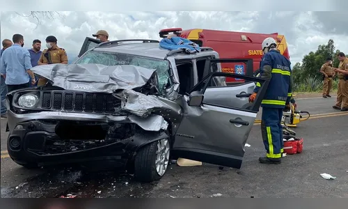 Motorista fica ferida após colisão com caminhão na PR-170