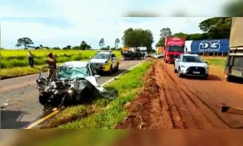 Motorista morre após batida entre carro e caminhão na PR-082