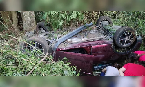 Motorista morre após carro cair em ribanceira na PR-272