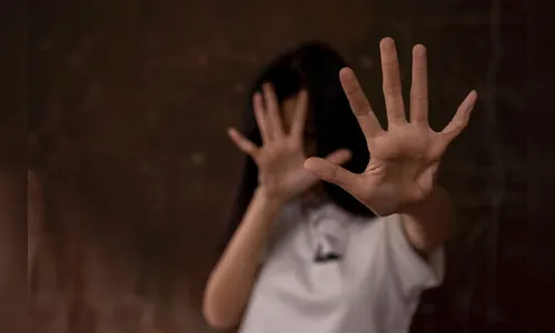 Mulher denuncia companheiro após ser ameaçada de morte